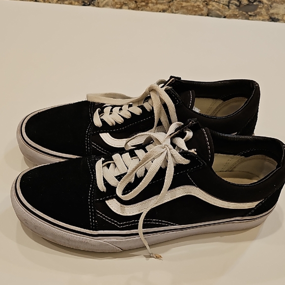 Vans Black and White Old Skool Women's Sneakers Size 11 Women's & 9 Men's - Picture 4 of 8